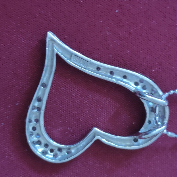 10k white  gold heart pendant with 10k matching neck chain. - Picture 2 of 4